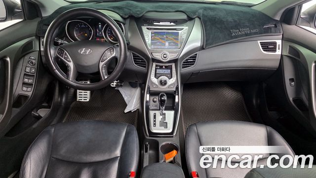 Hyundai Avante — interior