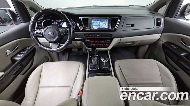 Kia Carnival — interior