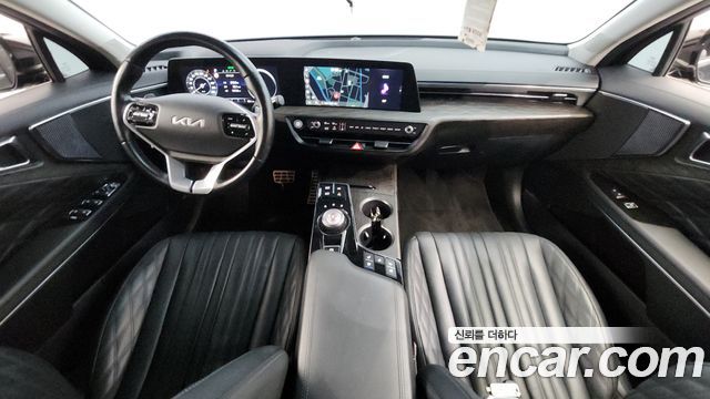 Kia K8 — interior