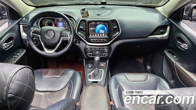 Jeep Cherokee — interior