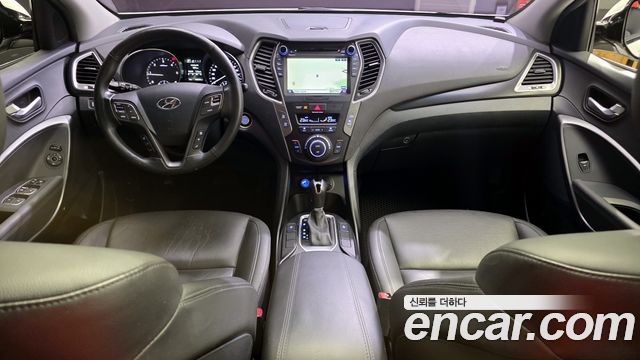 Hyundai Santa Fe — interior