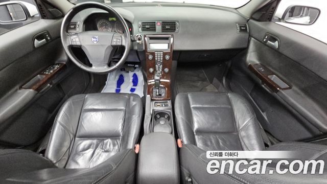 Volvo S40 — interior