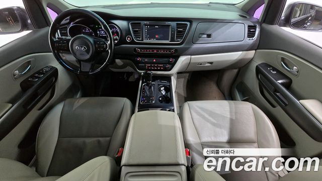 Kia Carnival — interior