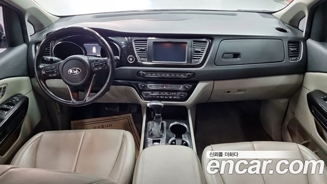 Kia Carnival — interior