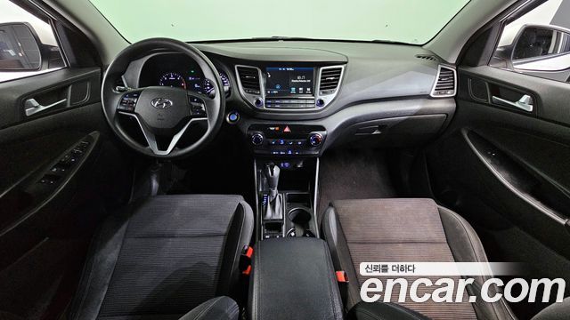 Hyundai Tucson — interior