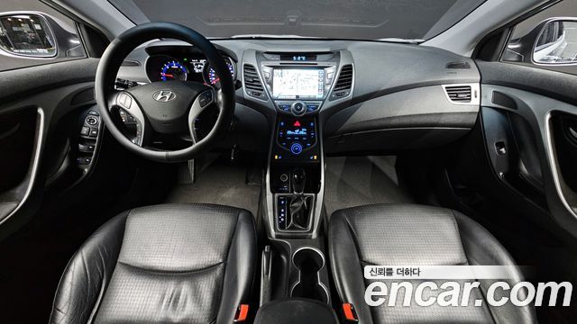 Hyundai Avante — interior