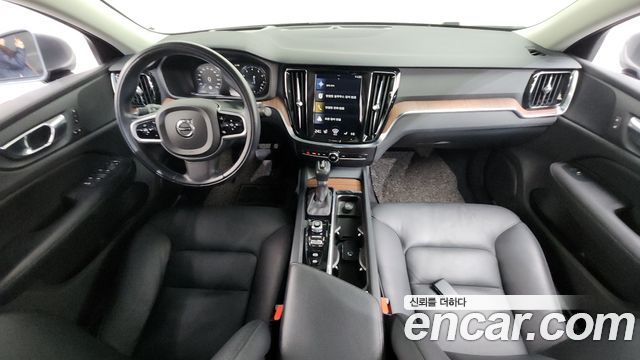 Volvo S60 — interior