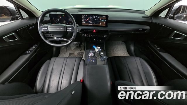 Kia K8 — interior