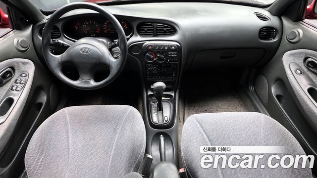 Hyundai Avante — interior