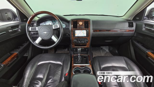 Chrysler 300C — interior