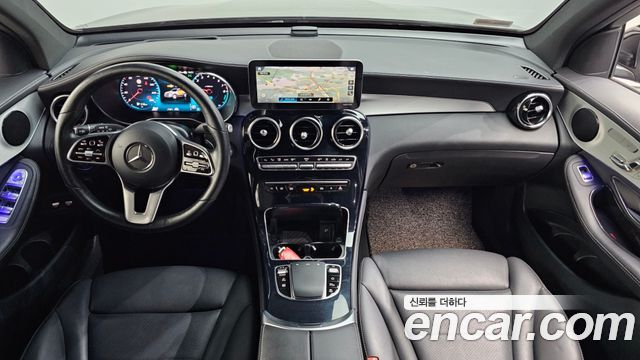 Mercedes-Benz GLC-Class — interior