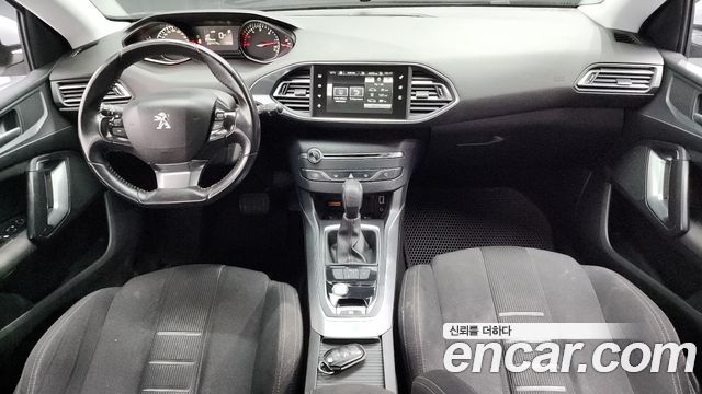 Peugeot 308 — interior