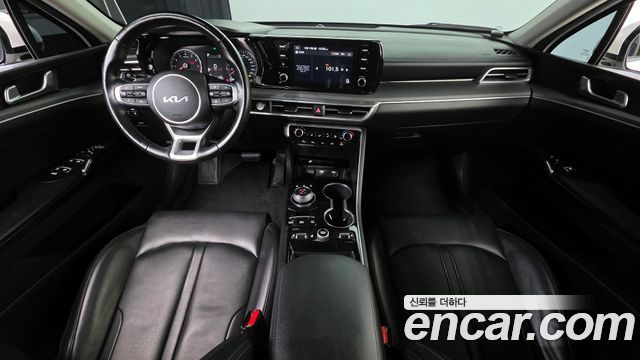 Kia K5 — interior