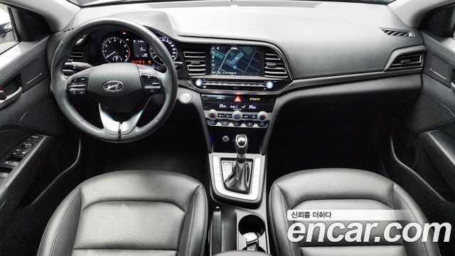 Hyundai Avante — interior