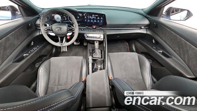 Hyundai Avante — interior