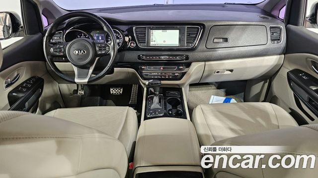Kia Carnival — interior