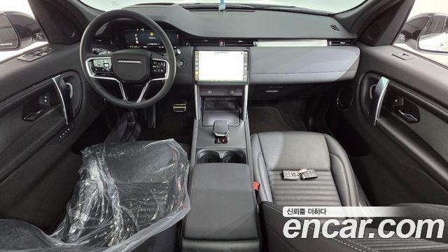 Land Rover Discovery Sport — interior