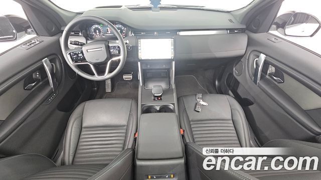 Land Rover Discovery Sport — interior