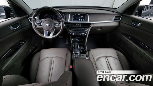 Kia K5 — interior