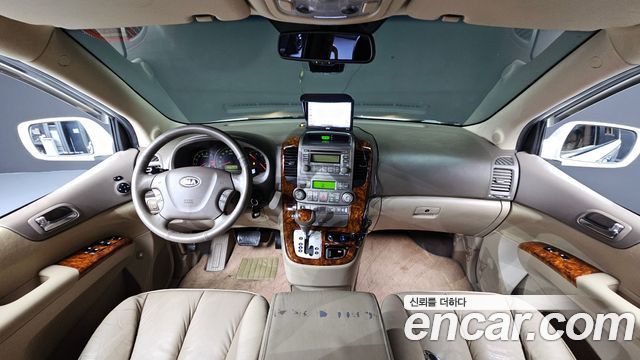 Kia Carnival — interior