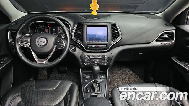 Jeep Cherokee — interior