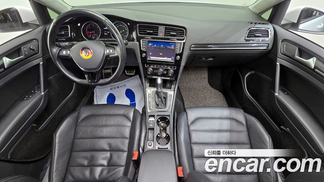 Volkswagen Golf — interior