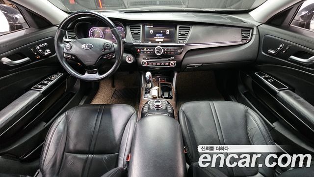 Kia K9 — interior