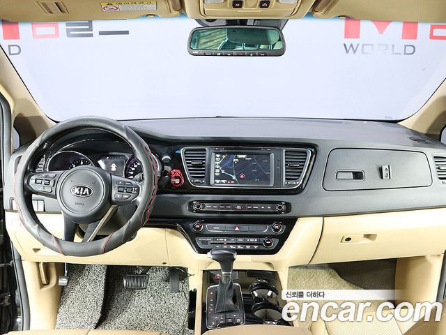 Kia Carnival — interior