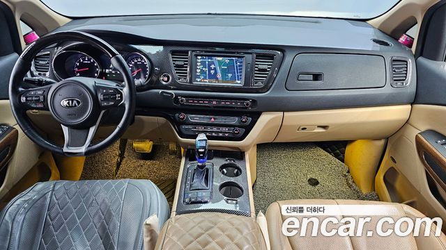 Kia Carnival — interior