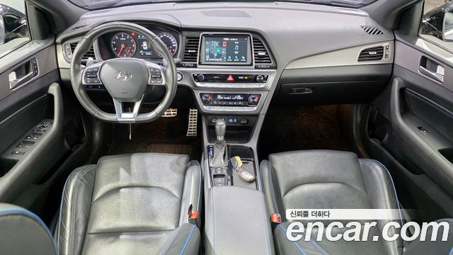 Hyundai Sonata — interior