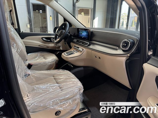 Mercedes-Benz V-Class — interior