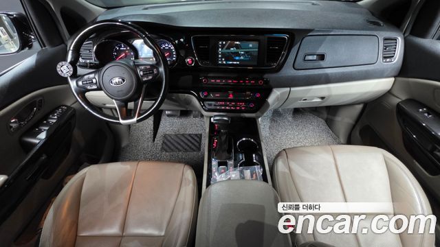 Kia Carnival — interior