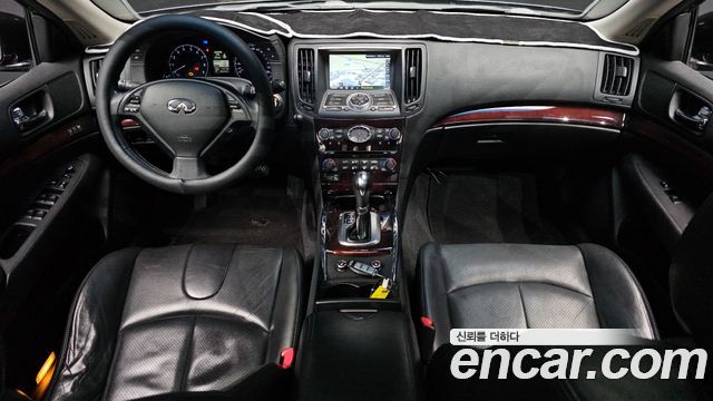 Infiniti G — interior