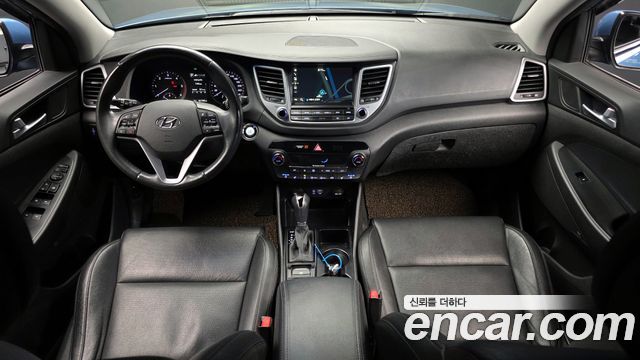 Hyundai Tucson — interior