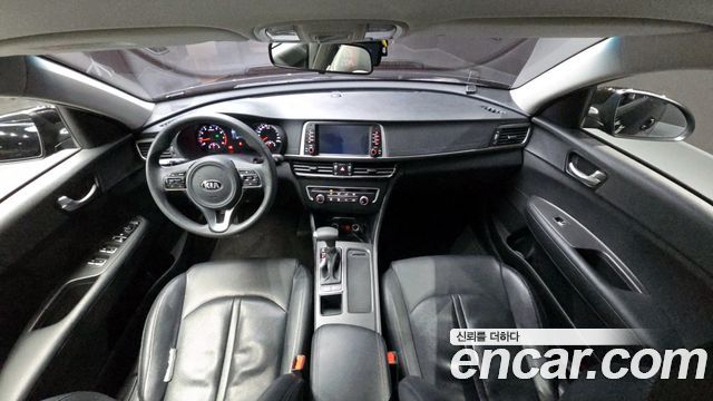 Kia K5 — interior