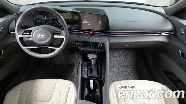 Hyundai Avante — interior