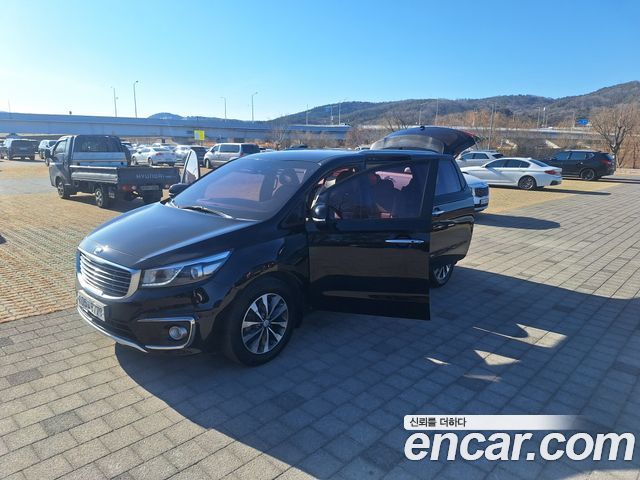 Kia Carnival — interior