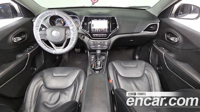 Jeep Cherokee — interior