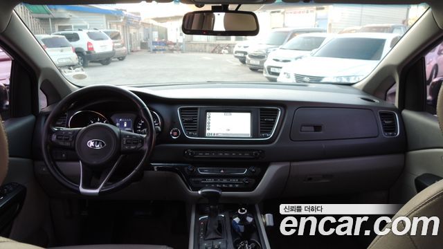 Kia Carnival — interior