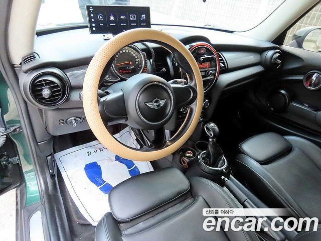 MINI Cooper — interior