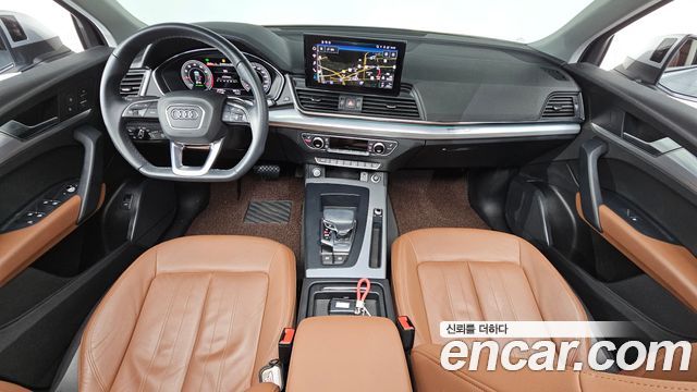 Audi Q5 — interior
