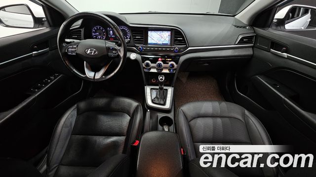 Hyundai Avante — interior