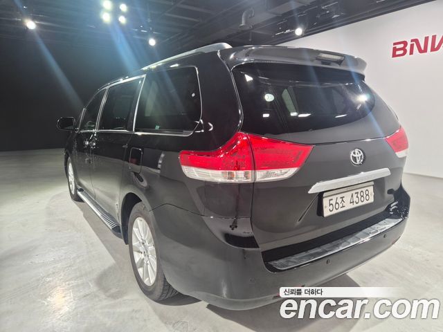 Toyota Sienna — interior