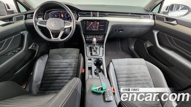 Volkswagen Passat — interior