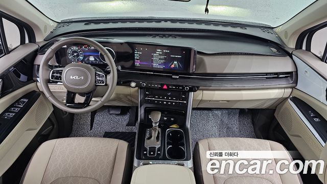 Kia Carnival — interior