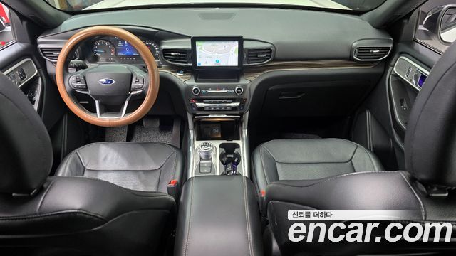 Ford Explorer — interior