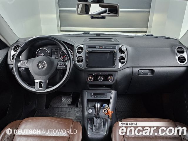 Volkswagen Tiguan — interior