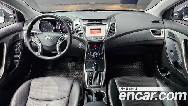 Hyundai Avante — interior