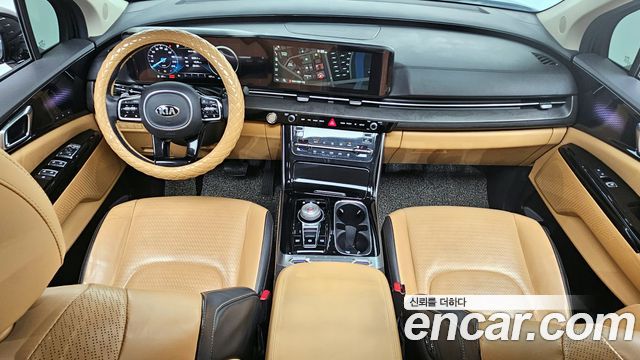 Kia Carnival — interior