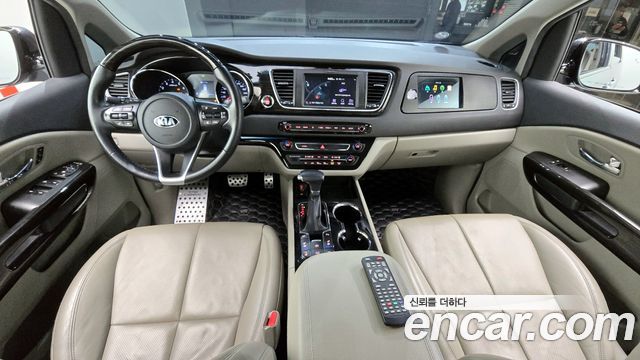 Kia Carnival — interior